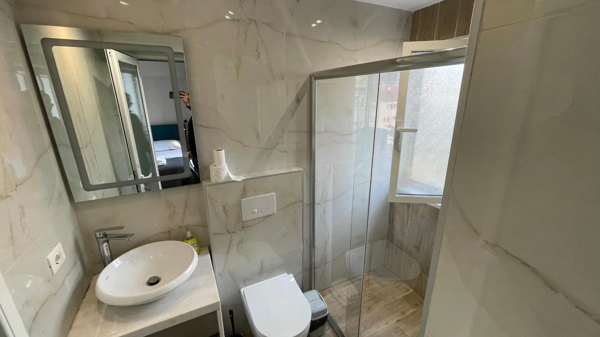 Boutique Central Studio Apartments Tiran