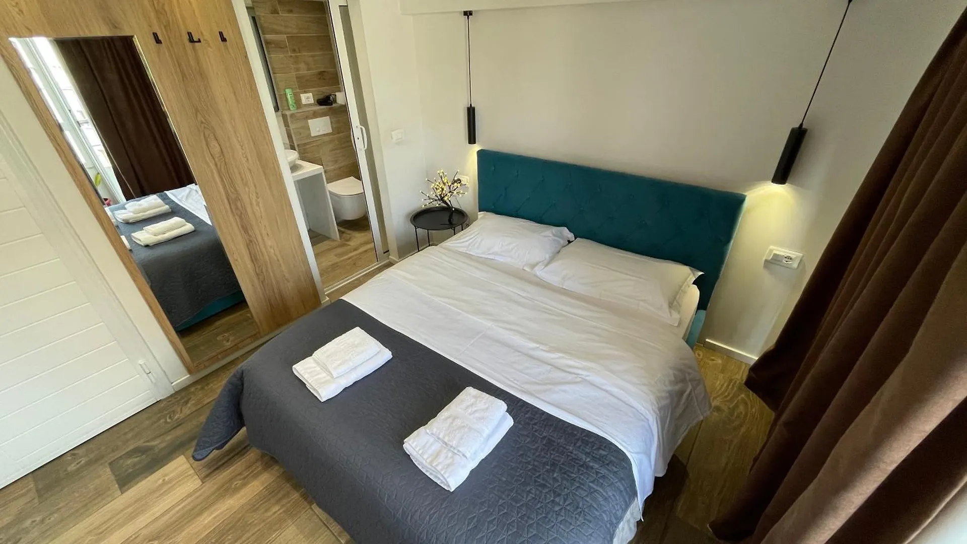 Boutique Central Studio Apartments Tiran