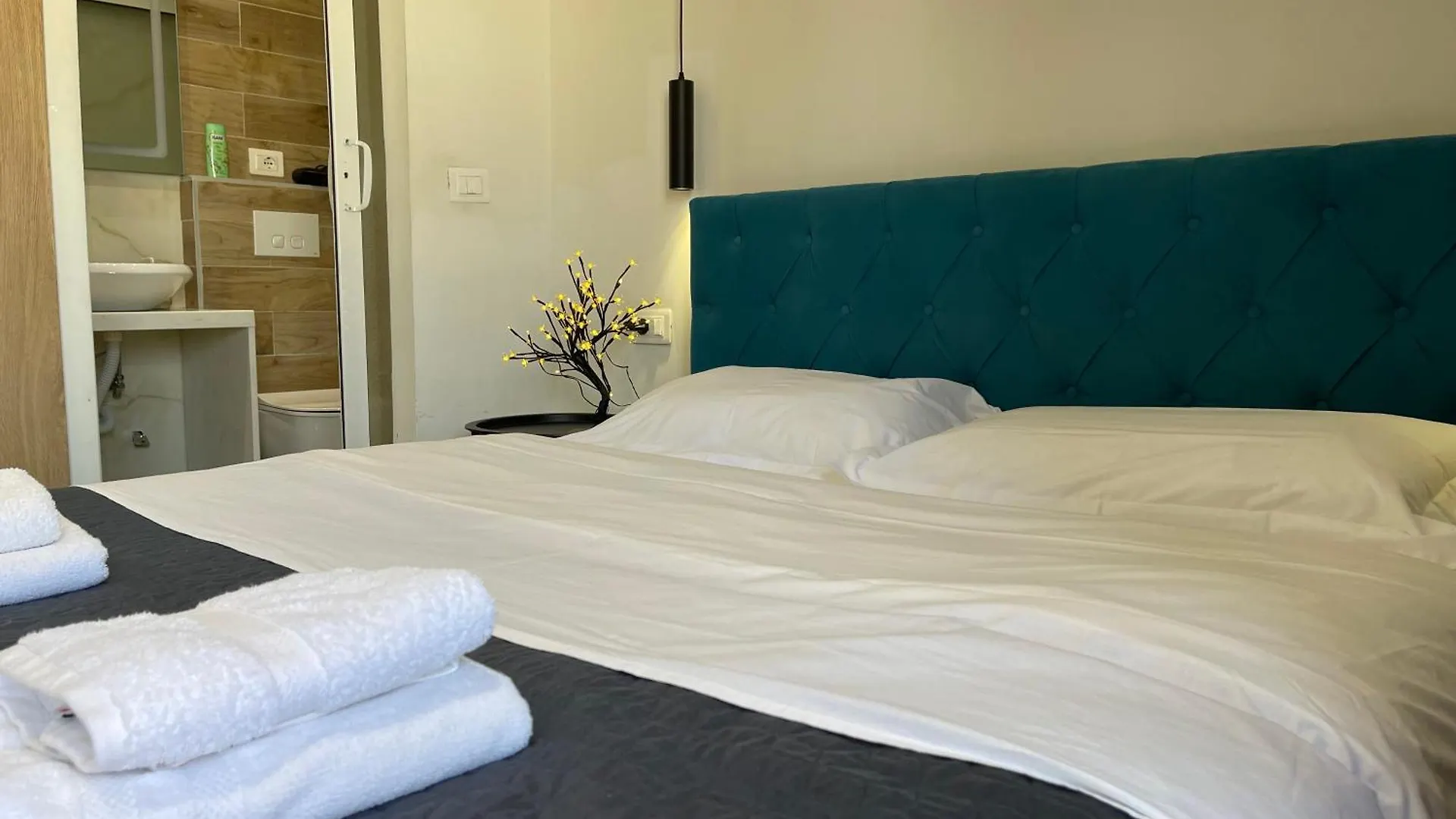 Boutique Central Studio Apartments Tiran